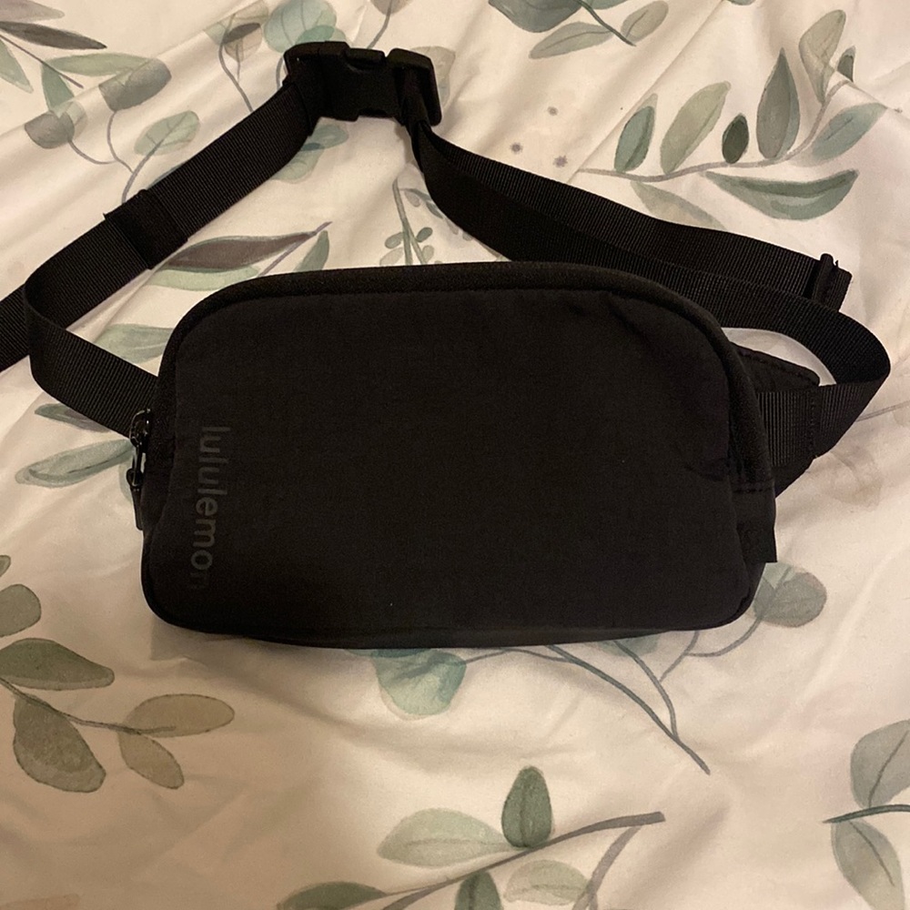 Lululemon mini belt bag